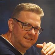 Profesor nativo de inglés, con más de 20 años de experiencia imparte clases on line y presencial a todas edades