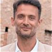 Donne des cours particuliers d'anglais pour tout âge, quel que soit l'objectif.