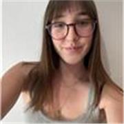 Hola me llamo Maria, tengo 17 años. Dare clase a niños pequeños, tengo un nivel bueno/avanzado de ingles