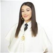 Profesora titulada en Artes Plásticas, especializada en Dibujo y Pintura. Lincenciada en Bellas Artes. 