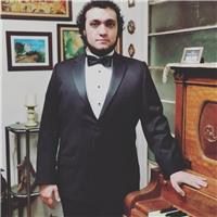 Egresado de la Escuela superior de Musica en canto operístico y piano a nivel medio superior