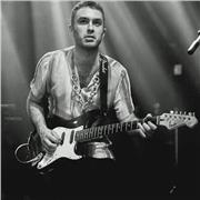 Musicista con 16 anni di esperienza Live e con diploma accademico di II livello in chitarra jazz offre lezioni di Chitarra Moderna