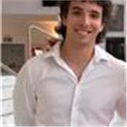 Estudiante de física da clases de física y matemáticas