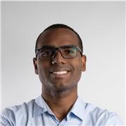 Prazer, sou o Carlos Eduardo. Não nasci como geniozinho! Vou te ajudar com suas mais variadas dificuldades matemáticas