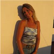 Tengo experiencia de casi 10 años con niños de todas las edades de primaria, trabajo en un comedor escolar y de extraescolares.