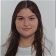 Chica joven con nivel alto de inglés y con ganas de ayudar a los más pequeños