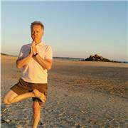 Professeur expérimenté de Yoga Traditionnel (Haṭha Yoga). Diplômé de la Fédération des Yoga Traditionnels.