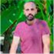 Profesor de inglés imparte clases a nios e todas las edades