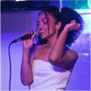 Descubre tu voz con Anna: clases de canto personalizadas y presenciales para todas las edades 🎤