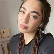 Soy Marina y estoy terminando la carrera de educación primaria y tengo conocimientos altos de Inglés además de experiencia en dar clases. Puedo ayudar a vuestros peques en cualquier asignatura y de la forma que ellos necesitan ☺️. Tengo mucha flexibilidad