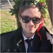 Docente di lingua inglese con laurea magistrale in traduzione e interpretariato impartisce lezioni di conversazione