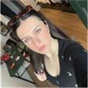 Studentessa di Ingegneria Matematica impartisce lezioni di matematica per studenti delle scuole superiori