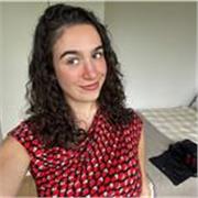 Profesora titulada con CAE y CPE, native en inglés y con experiencia en el mundo de la enseñanza.