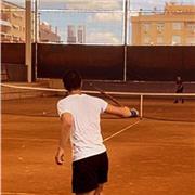 Profesor particular de tenis: tanto para grupos como para un solo alumno. más de 3 años de experiencia en clases de tenis y clubes