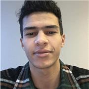 Eleve ingénieur enseignant les maths avec une pédagogie adaptée