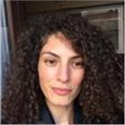 Me defino como una mujer inteligente y muy creativa. Me gustaría dar clases a niños y a chicas jóvenes.