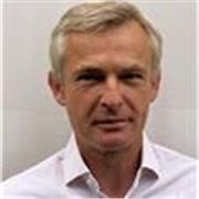 Auteur et historien propose des cours en anglais. 