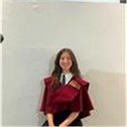 Soy alumna de segundo año de diseño de moda.