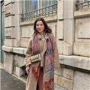 Étudiante en langue, je peux enseigner l’anglais et le français à tous les niveaux, mais aussi la géographie et l’histoire
