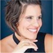 Profesora titulada en publicidad y RRPP, clases de comunicación y redes sociales. 