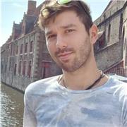 Se ofrecen clases de Matemáticas (académicas y aplicadas) y otras asignaturas de ciencias