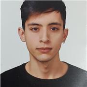 Profesor de historia y ciencias sociales, con título profesional en psicología