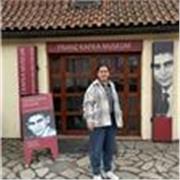 ich bin Sena, arbeite als Juristin im öffentlichen Dienst und habe jahrelange Erfahrung als Nachhilfelehrerin