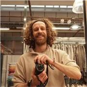 Graphiste et illustrateur indépendant depuis 10 ans, je vous accompagnerai à faire évoluer votre coup de crayon ! :)