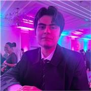 Estudiante de Literatura con conocimiento avanzado de inglés