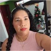 Profesora normalista que enseña a niños en básica primaria 