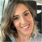 Profesora de apoyo a niños y niñas de primaria online