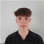 Profesor de futbol apto para todas las edades y niveles