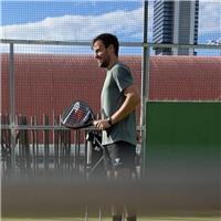 Soy un monitor de padel que trabajo en un club y los viernes doy clases en urbanizaciones. me enfoco en la técnica, principios tácticos y aspectos físicos del padel, pero todo orientado de manera lúdica y con el objetivo de que mejoreis vuestros resultado