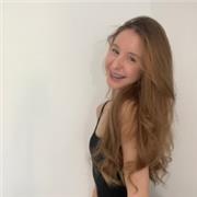 Schülerin der 9. Klasse einer Realschule, ich beherrsche das Fach Deutsch sehr gut und gebe es gerne an Kinder weiter