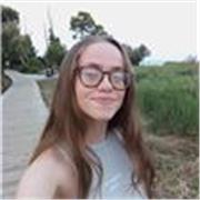 ¡Hola! Soy una estudiante universitaria a la que le encantan los niños y quiere incentivarlos a aprender inglés ¡y que les guste!