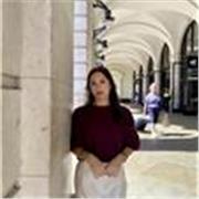 Estudiante universitaria de 19 años imparte inglés conversacional y apoyo escolar a niños.