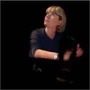 LAUREATA IN BOCCONI E DOCENTE DI MARKETING A LIVELLO UNIVERSITARIO