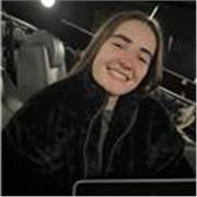 Soy una chica joven con entusiasmo de tener una primera experiencia laboral, me gustan los niños y enseñaría hasta bachillerato