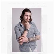 Me defino como una persona que aprende de si mismo. Conociendome todos los días.