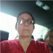 Docente en biología y química imparte clases a todo estudiante que requiera