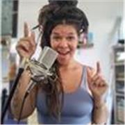 Professeur·e de chant en ligne – Coaching vocal tous niveaux – Approche intuitive & corporelle