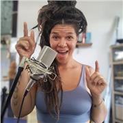 Professeur·e de chant en ligne – Coaching vocal tous niveaux – Approche intuitive & corporelle