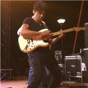 insegnante di musica per strumento sax e chitarra