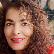 Profesora nativa de inglés con más de 20 años de experiencia impartiendo clases de idiomas a niños y a adultos