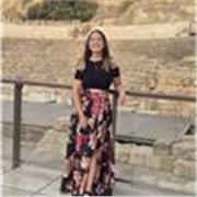 Estudiante de ingeniería de la Energía, apasionada de los idiomas, que da clases de física, matemática e inglés.