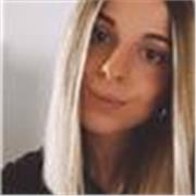 Profesora titulada en inglés con un título Bachelors en Lengua y Literatura inglesa, un Masters in TESOL y el CELTA certificado.