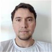 Profesor empático apasionado por el éxito del estudiante.