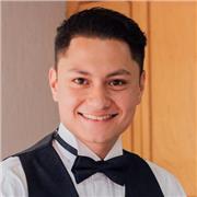 Madrelingua spagnola e con inglese fluente impartisce lezioni personalizzate