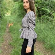 ragazza impartisce lezioni private