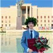 Laureato con lode in Lettere Classiche, offro lezioni in discipline umanistiche